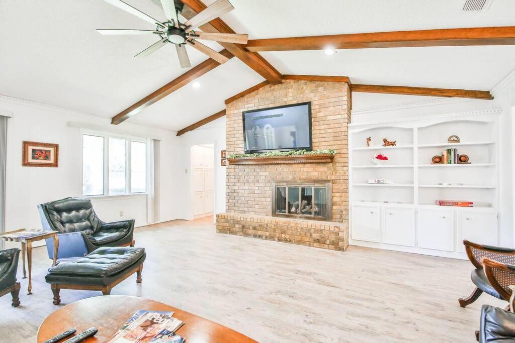 Hot Tub, Privacy, Sleeps 11 & Tons Of Space! Lubbock Esterno foto