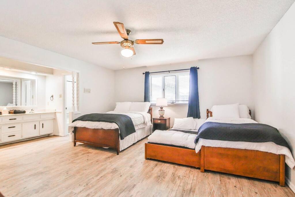 Hot Tub, Privacy, Sleeps 11 & Tons Of Space! Lubbock Esterno foto