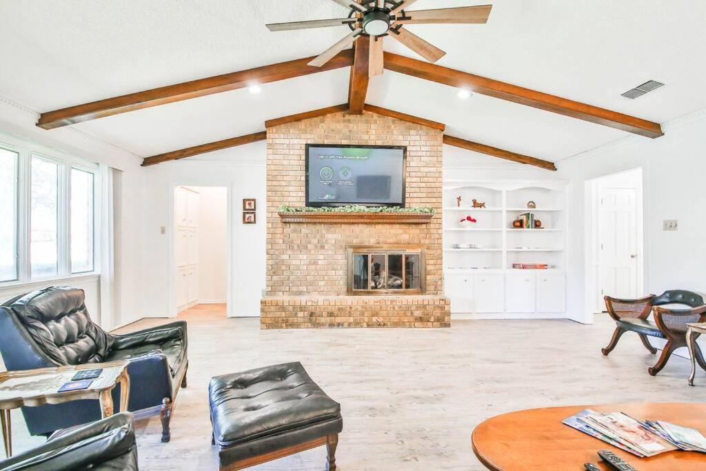 Hot Tub, Privacy, Sleeps 11 & Tons Of Space! Lubbock Esterno foto