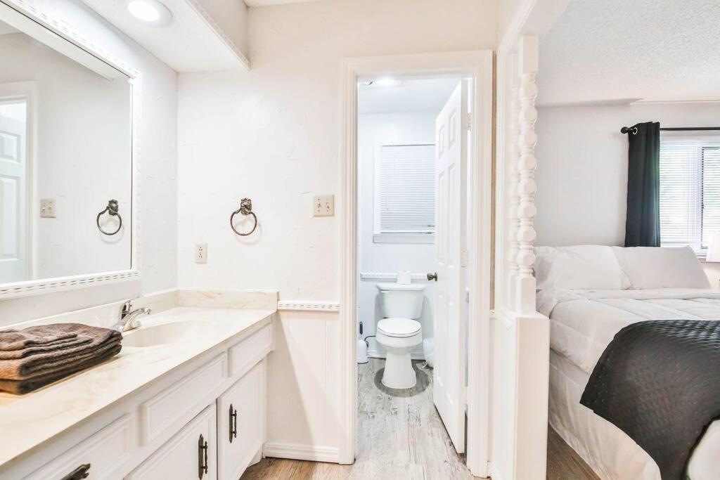 Hot Tub, Privacy, Sleeps 11 & Tons Of Space! Lubbock Esterno foto