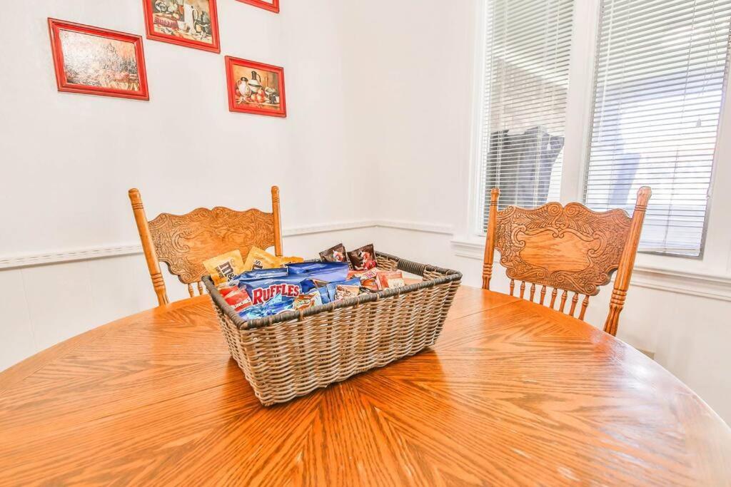 Hot Tub, Privacy, Sleeps 11 & Tons Of Space! Lubbock Esterno foto
