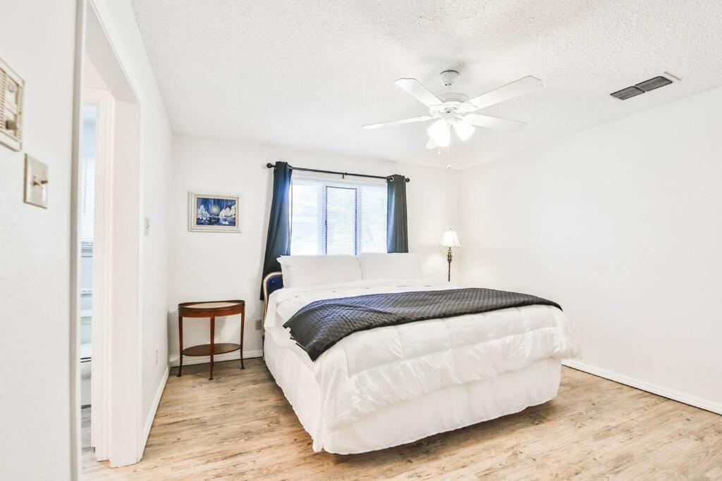 Hot Tub, Privacy, Sleeps 11 & Tons Of Space! Lubbock Esterno foto