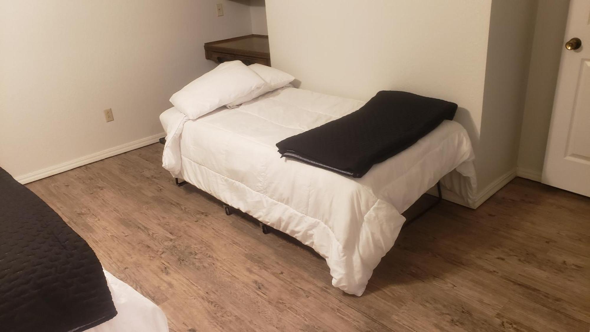 Hot Tub, Privacy, Sleeps 11 & Tons Of Space! Lubbock Esterno foto